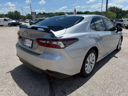 Used 2022 Toyota Camry LE image 3