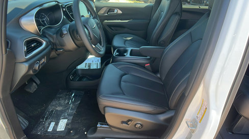 New 2026 Chrysler Voyager LX image 17