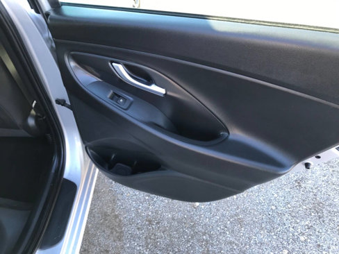 Used 2018 Hyundai Elantra GT image 13