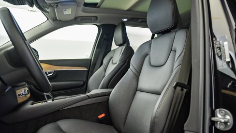 Certified 2025 Volvo XC90 B6 Plus image 19