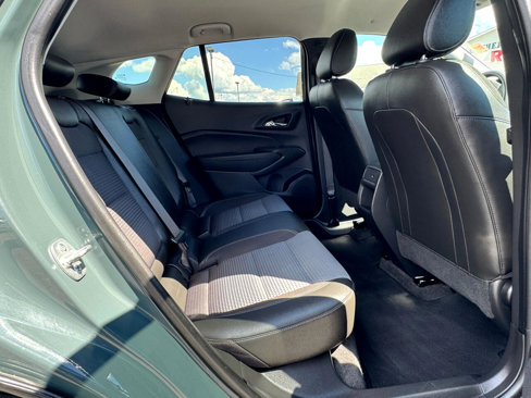 Used 2025 Chevrolet Trax LT image 27