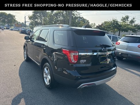 Used 2017 Ford Explorer XLT image 5