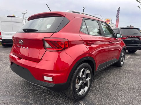 Used 2023 Hyundai Venue SEL image 5