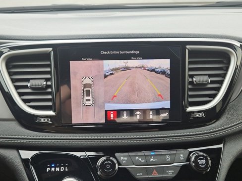 New 2025 Chrysler Pacifica Select w/ Uconnect Theater Family Group image 21