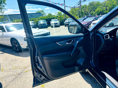 Used 2016 Nissan Rogue SV image 12