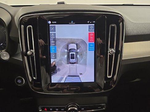 New 2026 Volvo XC40 B5 Ultra w/ Climate Package image 18