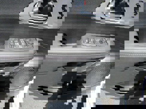 New 2026 Chrysler Pacifica Limited image 28