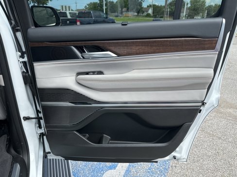 New 2025 Jeep Grand Wagoneer 4WD image 45