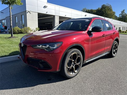 New 2025 Alfa Romeo Stelvio Sprint image 4