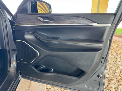 Used 2022 Jeep Grand Cherokee Limited image 26