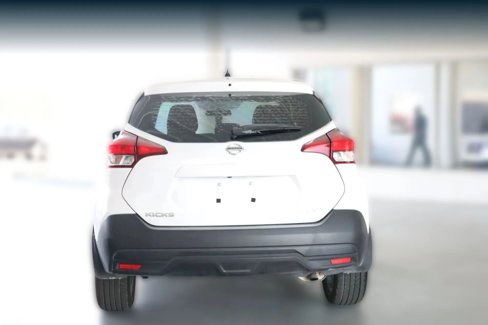 Used 2019 Nissan Kicks SV image 4