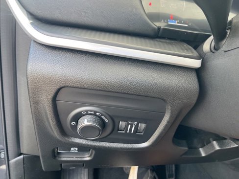 Used 2023 Jeep Grand Cherokee Altitude image 28