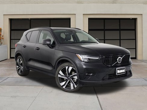 Certified 2025 Volvo XC40 B5 Plus image 34