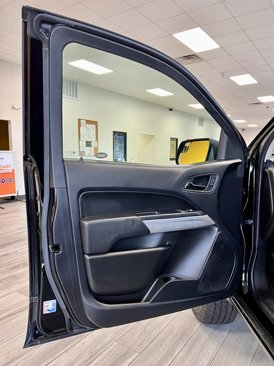 Used 2021 Chevrolet Colorado LT w/ Fleet Safety Package image 15