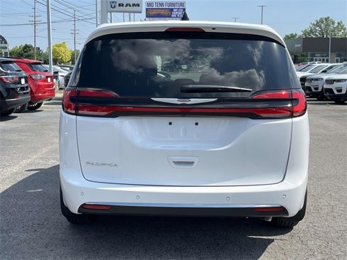 New 2025 Chrysler Pacifica Select image 6