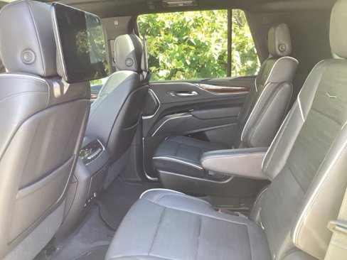 Used 2021 Cadillac Escalade Premium Luxury image 13