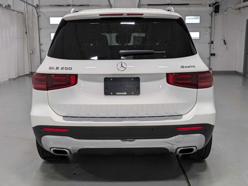 New 2025 Mercedes-Benz GLB 250 4MATIC image 8