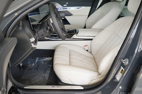 New 2026 BMW 740i w/ Premium Package image 11