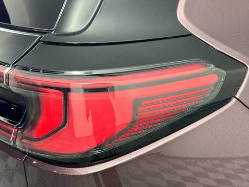 Used 2025 GMC Acadia Elevation image 32