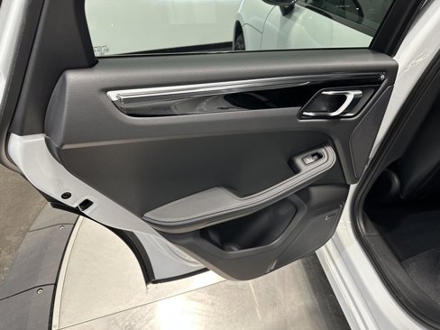 New 2025 Porsche Macan Turbo image 33