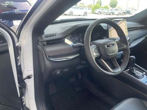 Used 2025 Jeep Compass Trailhawk image 33