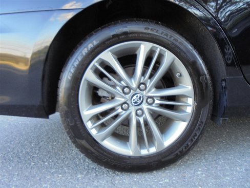 Used 2017 Toyota Camry SE image 16