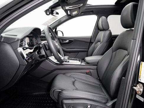 Certified 2025 Audi Q7 3.0T Prestige image 6