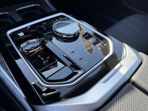 New 2026 BMW 750e xDrive image 20
