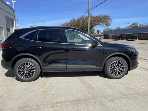 New 2026 Ford Escape SE image 3