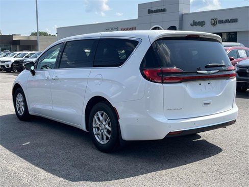 New 2025 Chrysler Pacifica Select image 5