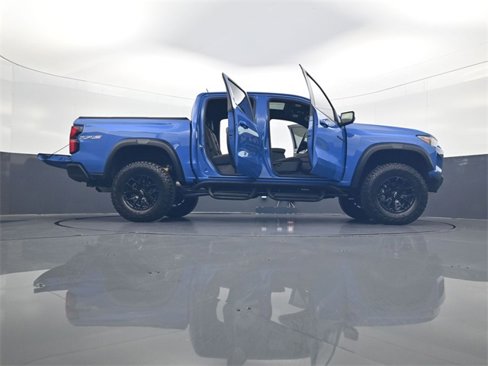 Used 2025 Chevrolet Colorado ZR2 w/ Technology Package image 33