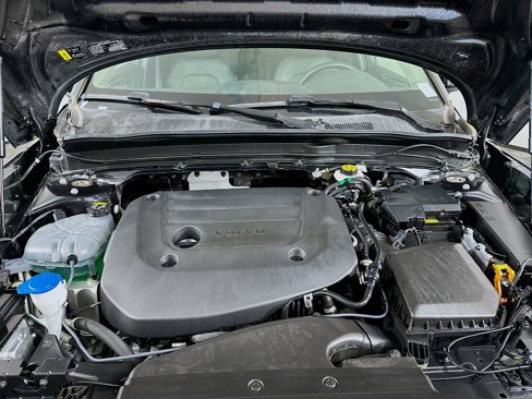 Used 2025 Volvo XC40 B5 Plus image 36