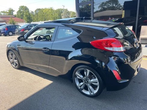Used 2017 Hyundai Veloster Value Edition image 7