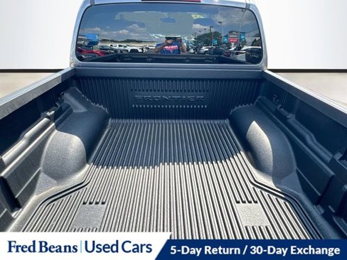 Used 2024 Nissan Frontier SV image 25