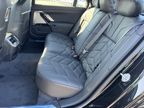 New 2026 BMW 750e xDrive image 23