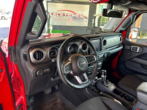 Used 2018 Jeep Wrangler Unlimited Sahara w/ Dual Top Group image 32