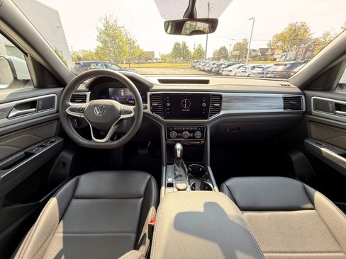 Used 2022 Volkswagen Atlas Cross Sport SE image 3