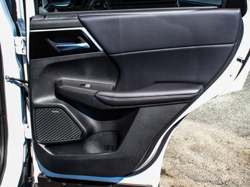 New 2025 Mitsubishi Outlander SE image 12