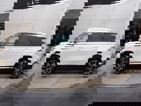 New 2025 Lincoln Aviator AWD image 2