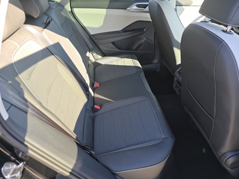 New 2025 Volkswagen Taos SE image 21