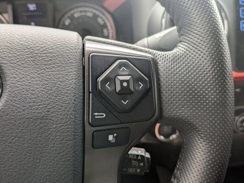Used 2017 Toyota Tacoma TRD Sport image 16
