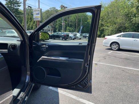 Used 2017 Jeep Compass Latitude image 10