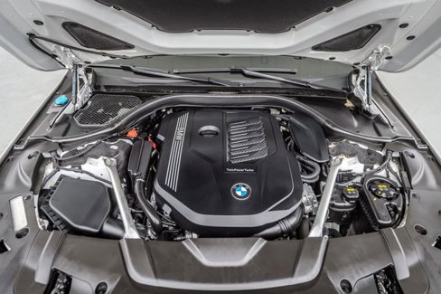 Used 2021 BMW 740i xDrive w/ M Sport Package image 17