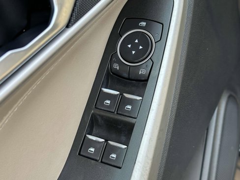 Used 2022 Ford Explorer XLT image 21