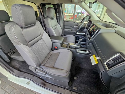 Used 2025 Nissan Frontier SV image 40