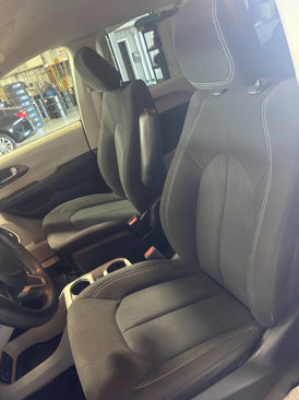 Used 2020 Chrysler Voyager L image 5
