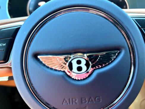 Used 2023 Bentley Bentayga image 46