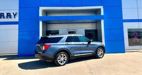 Used 2021 Ford Explorer XLT w/ Equipment Group 202A image 5