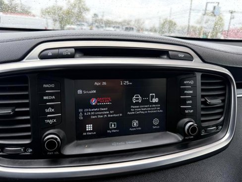 Used 2017 Kia Sorento EX image 18