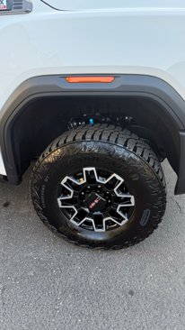 Used 2025 GMC Sierra 2500 AT4X image 28